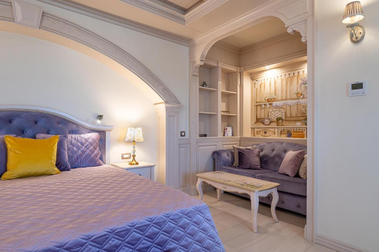 Casa Timis - Wellness & Spa Resort Chitorani Esterno foto A bedroom with a wet bar