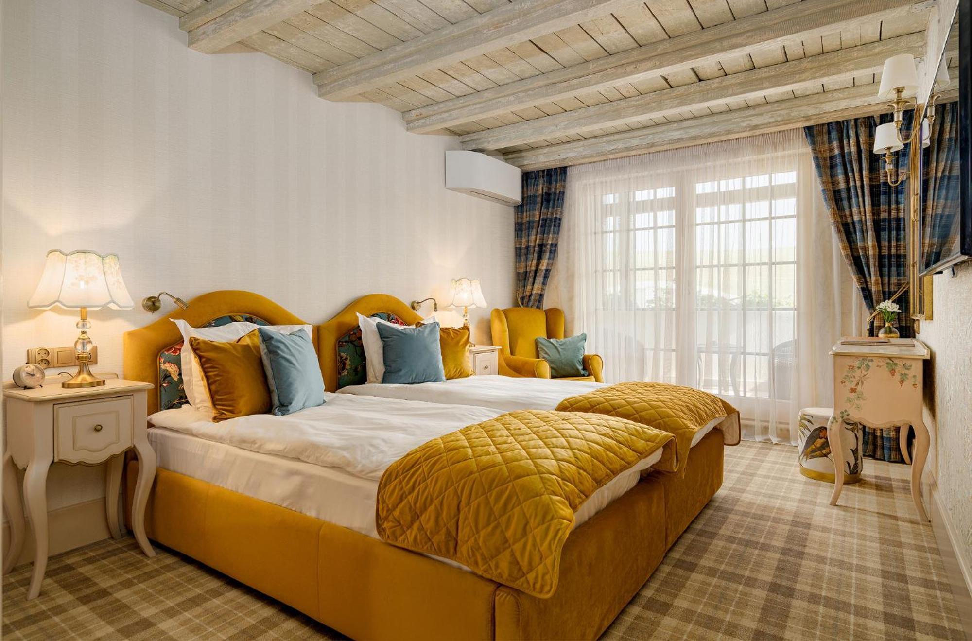 Casa Timis - Wellness & Spa Resort Chitorani Esterno foto A room at the Hotel Axelmannstein