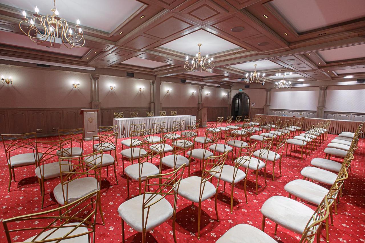 Casa Timis - Wellness & Spa Resort Chitorani Esterno foto The ballroom