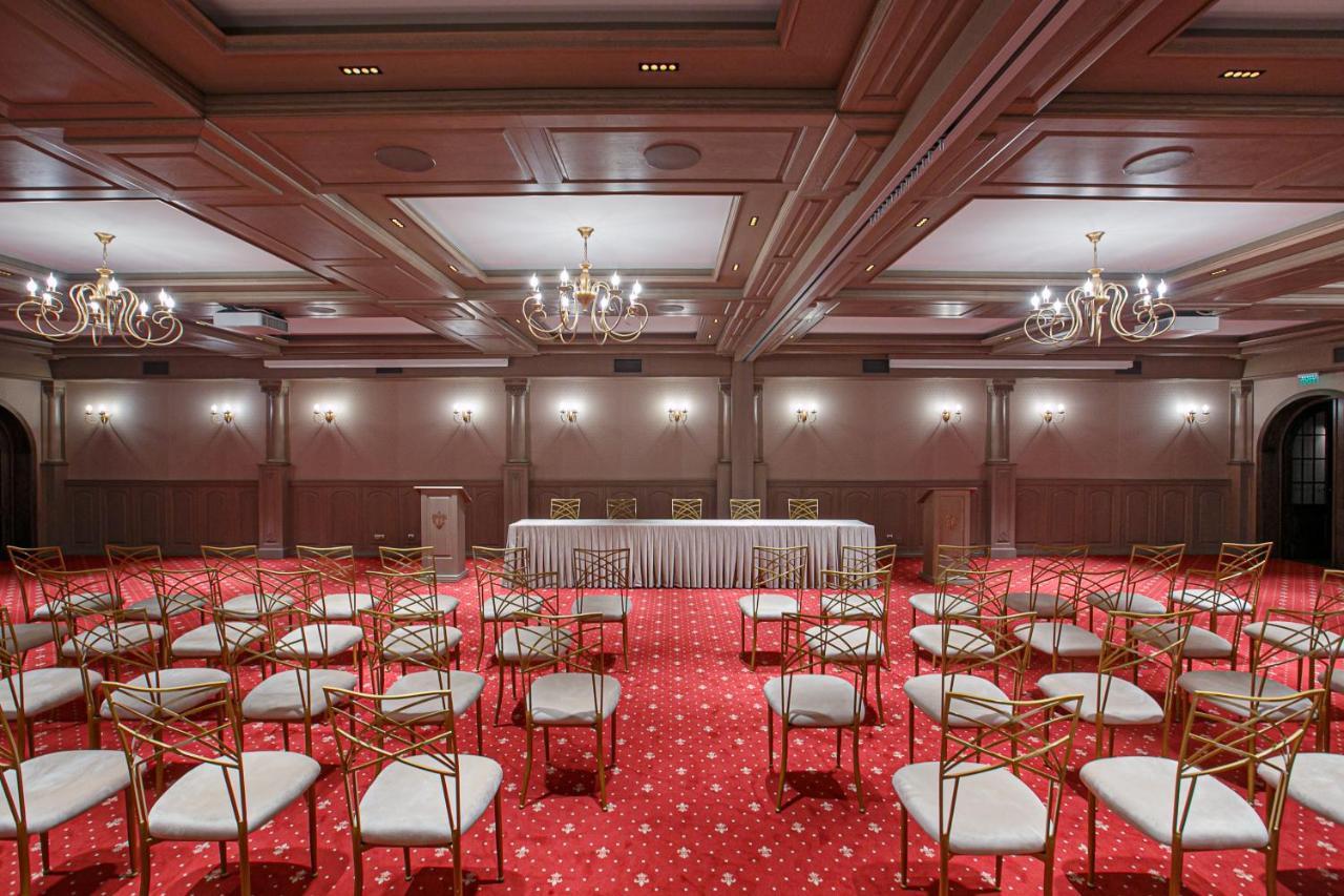 Casa Timis - Wellness & Spa Resort Chitorani Esterno foto The interior of the conference hall